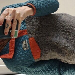 RARE Patagonia color block pullover